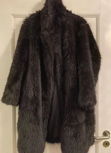 Schwarzer pelzmantel mit - pelzmantel,