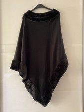 Hübscher Poncho mit