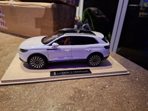 Lincoln nautilus diecast - 1/18,