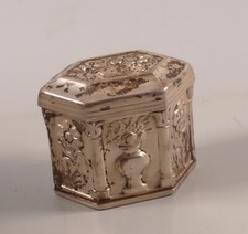 Dose Pillendose Silber Holland  Blumen Vasen um 1870