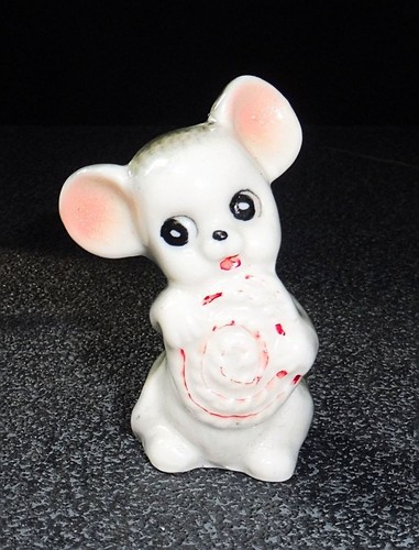 Weiße keramik maus mit - mit, rosa