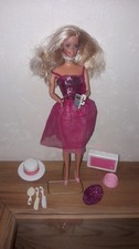Day to night Barbie Puppe mit