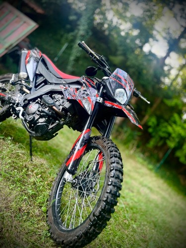 Aprilia 125 schwarz rot - schwarz,