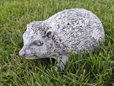 Steinfigur "Igel Mama"