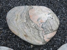 Polierter Findling Glänzend