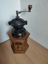 Alte Kaffeemühle aus Holz