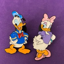 2 x Pin, Badge, Anstecker