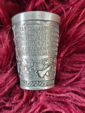 Sehr schöner Schnapsbecher aus Zinn, von Frieling, Motiv  Lindenwirtin, 5,4 cm