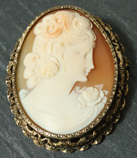 Alte goldene gravierte Silber