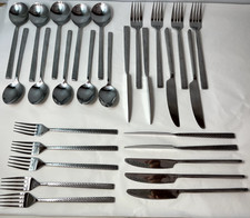 VINTAGE MONOGRAM 28-TEILIGES BESTECKSET MODERNIST GEHÄMMERTER GRIFF DESIGN