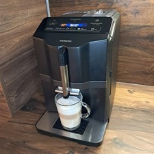 Siemens EQ.3 s300  Kaffeevollautomat - Titanium Schwarz - Top Zustand 