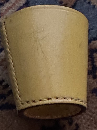 Kleiner leder knobelbecher - kleiner,