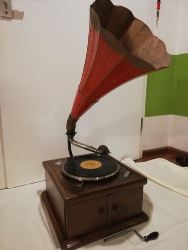 Antikes trichter grammophon - trichter,