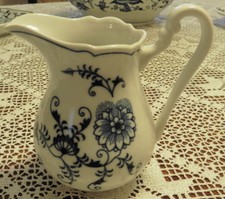 Milchkanne, Karlsbader Zwiebelmuster 14cm