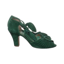 Miss L-Fire, Sandaletten