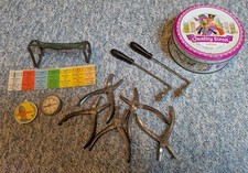 Konvolut altes Spielzeug Schaffnerzangen Fahrkarten Fussballspiel Blechdose etc