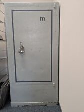 Tresor aus Stahl, Sicherung mit Schloss von Franz Leicher in München