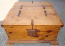 Mexico Möbel Pinie Holz Couchtisch Truhentisch Wohnzimmertisch Truhe 44x103x95cm