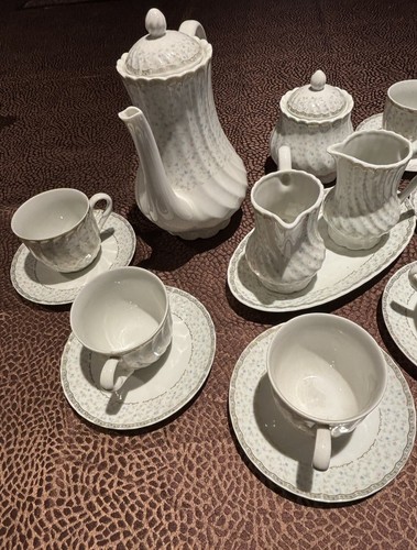 Fine royal porcelain - porcelain, t