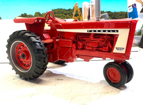 Ertl 16th mccormick deering - ertl.1:16th.mccormick,