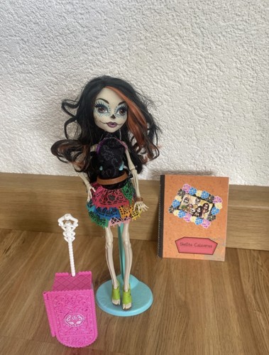 Monster high doll - monster, skelita
