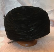 Sehr eleganter Damenhut Pillbox Hut 50er Jahre schwarze Federn Gr. 61 cm