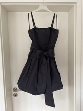 Schwarzes Balloncocktailkleid