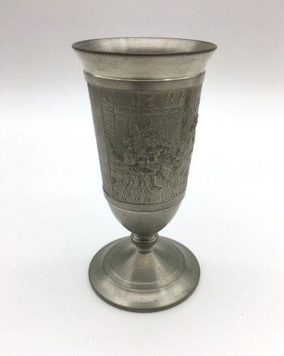 Zinnbecher auf fuß - zinnbecher,