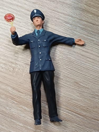 Figurenmanufaktur polizist - figurenmanufaktur,