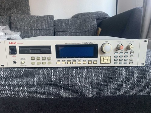 Akai s3000xl sampler top - |,