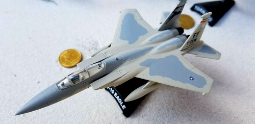 Eagle stand - /,
