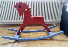 Schaukelpferd „Echtholz“      rot/blau aus Kindergartenauflösung