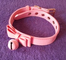 Süsser Halsband mit Glöckchen KunstLeder Halsband Choker Schmuck Zart-Rosa Weich