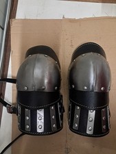 Mytholon Kniebuckel Leder Schwarz Stahl Blank Larp Mittelalter #17121