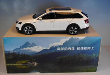 Shanghai Da Zhong 1/18 Skoda Octavia Combi weiß OVP #5369