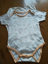 baby body 2St. gr.86-92 weiss farbe mit motiv mit knöpfung im schritt