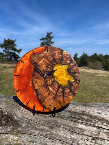 Wanduhr aus olivenholz mit - olivenholz,