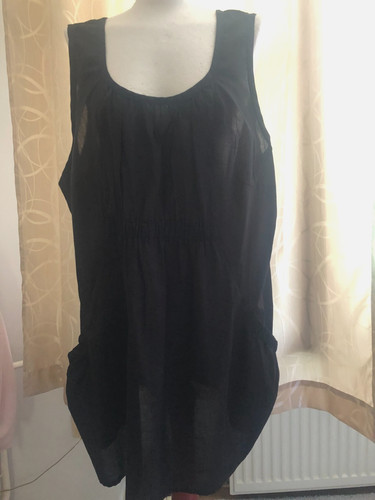 Schwarzes ärmelloses shirt - schwarzes,