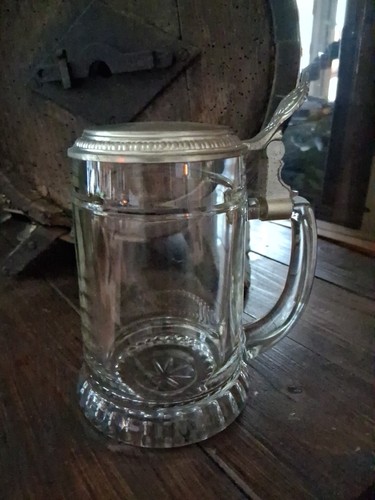 Historischer bierkrug mit - historischer,