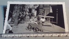 Altes Foto Bauernhof, Kind in Bollerwagen, Fahrrad (369)