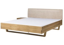 Massivholzbett mit Nachttisch