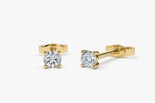 Diamond stud pair earrings