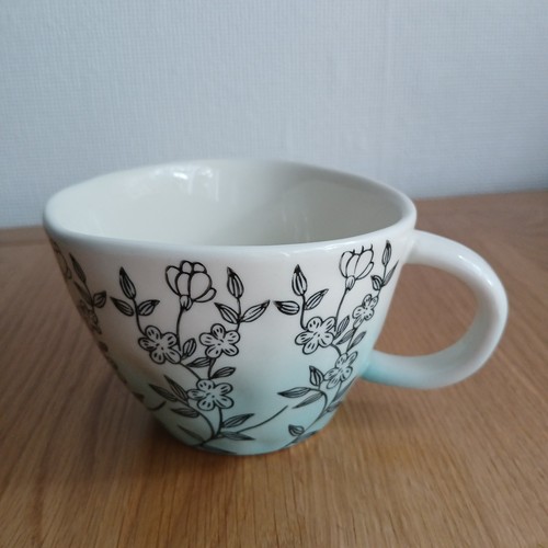 The old pottery company - old, becher