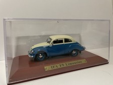 IFA F9 Limousine blau creme