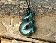 Natürlicher grüner Nephrit