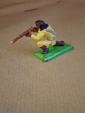 Britains Fusser  Indianer knieend #32