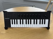 Native Instruments Komplete Kontrol M32 (MIDI-Keyboard) inkl. Ständer