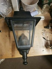 zwei Außenwandleuchten