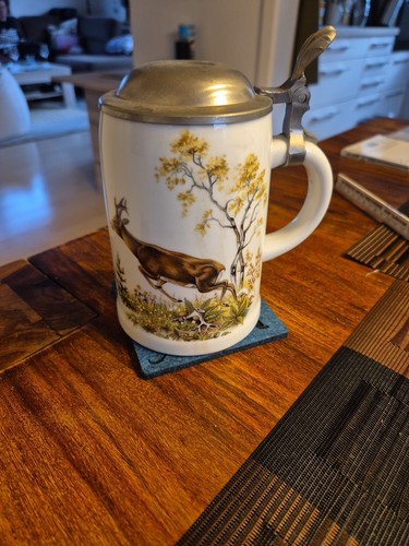 Porzellanbierkrug mit