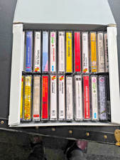 24 Musikkassetten MC Tape Konvolut Sammlung Musik im MC Koffer !